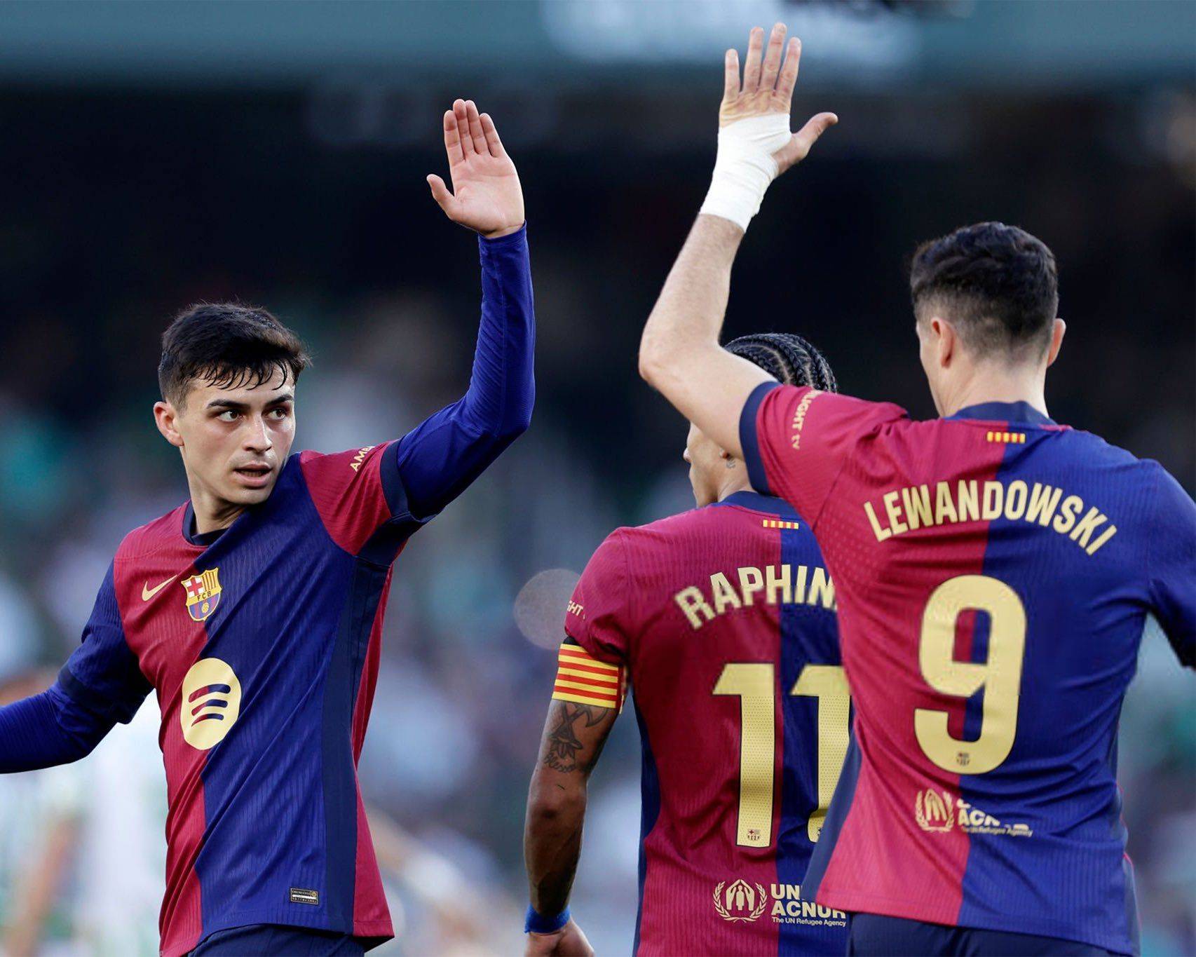 爱游戏APP官方下载关于莱万多夫斯基连续三场比赛得分超过比赛局势复杂，巴塞罗那不断突破！观众掌声雷动的信息